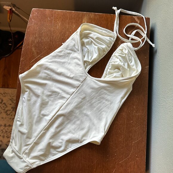 GOOD AMERICAN {NWT} Leilani Ivory One Piece Swimsuit | sizes 0 (XS) and 2 (M) - Picture 4 of 11